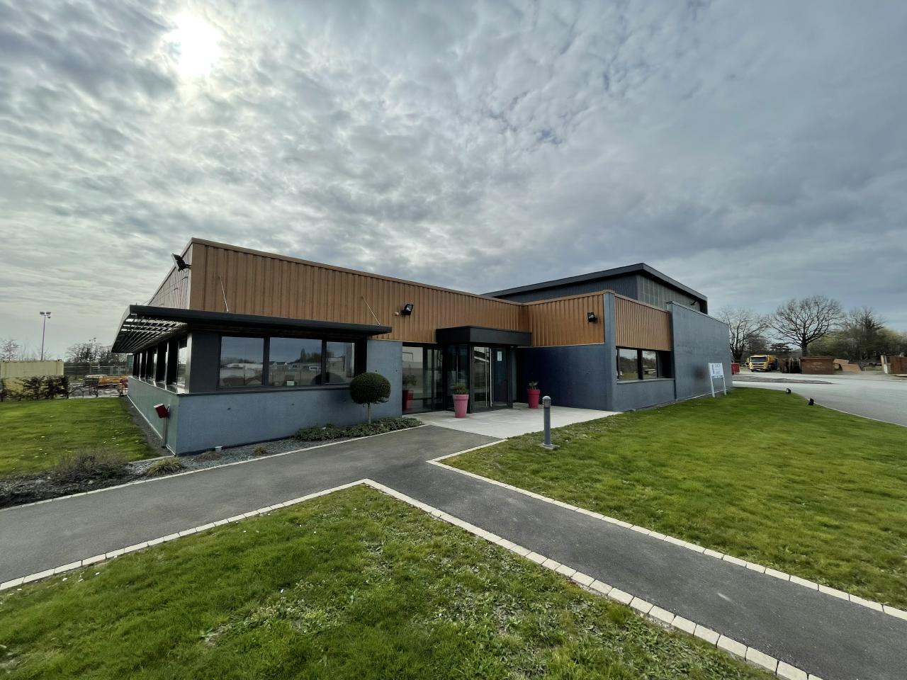 Local d'activité Guerche-de-Bretagne 765m² Vente local d'activité Guerche-de-Bretagne Ille-et-Vilaine OVACT2311645 0